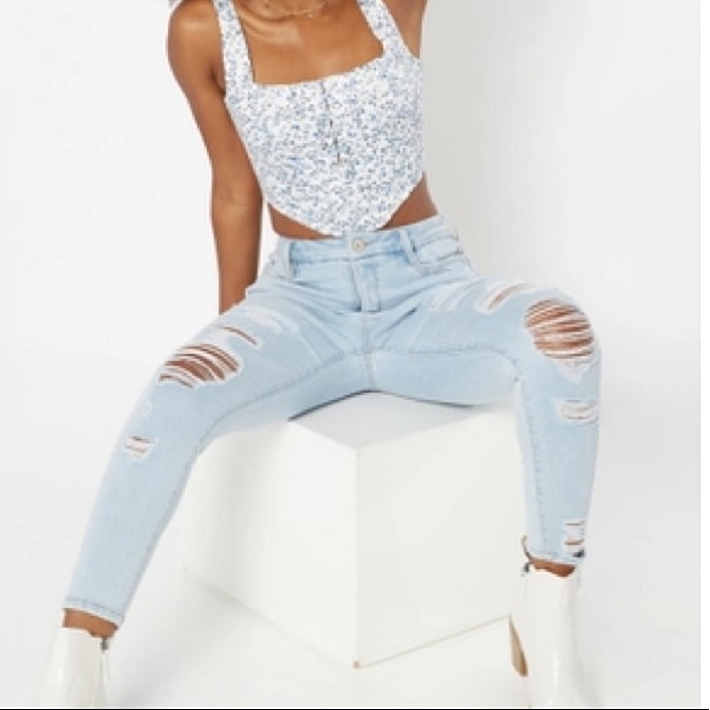 🆕 Vanilla Star Women’s Distressed Light Wash Denim Mid Rise Skinny Jeans